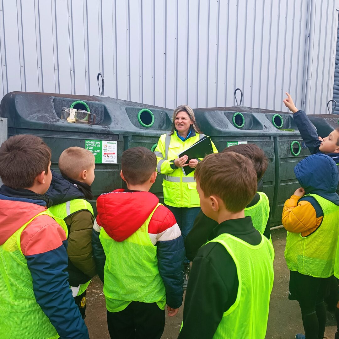 Les jeunes footballeurs de Carbonne à la découverte du tri des déchets