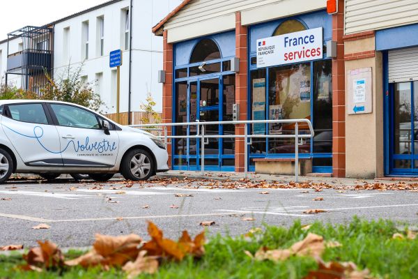 Visite du France services de Carbonne par le sous-préfet et des représentants nationaux